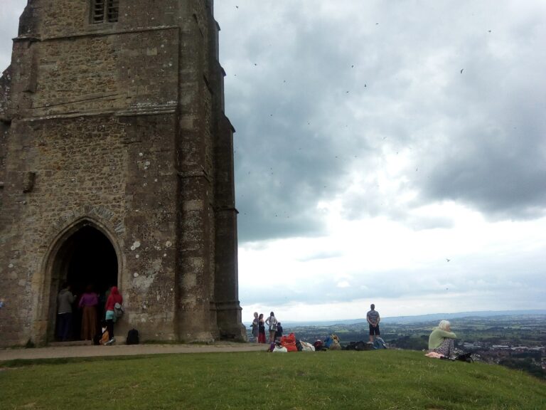 Święty Graal, czyli nie samym festiwalem Glastonbury stoi