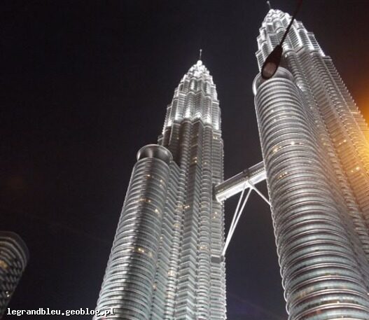 Petronas Towers nocą – 2 kosmiczne wieże :)